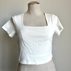 🌻 Uniqlo Square Neck Short Sleeve Cropped T-Shirt